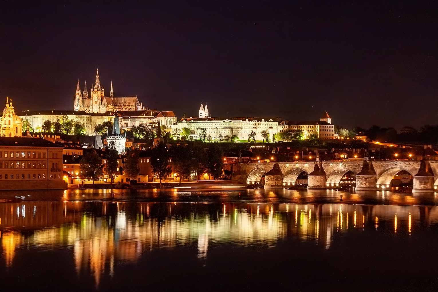 Prag bei Nacht