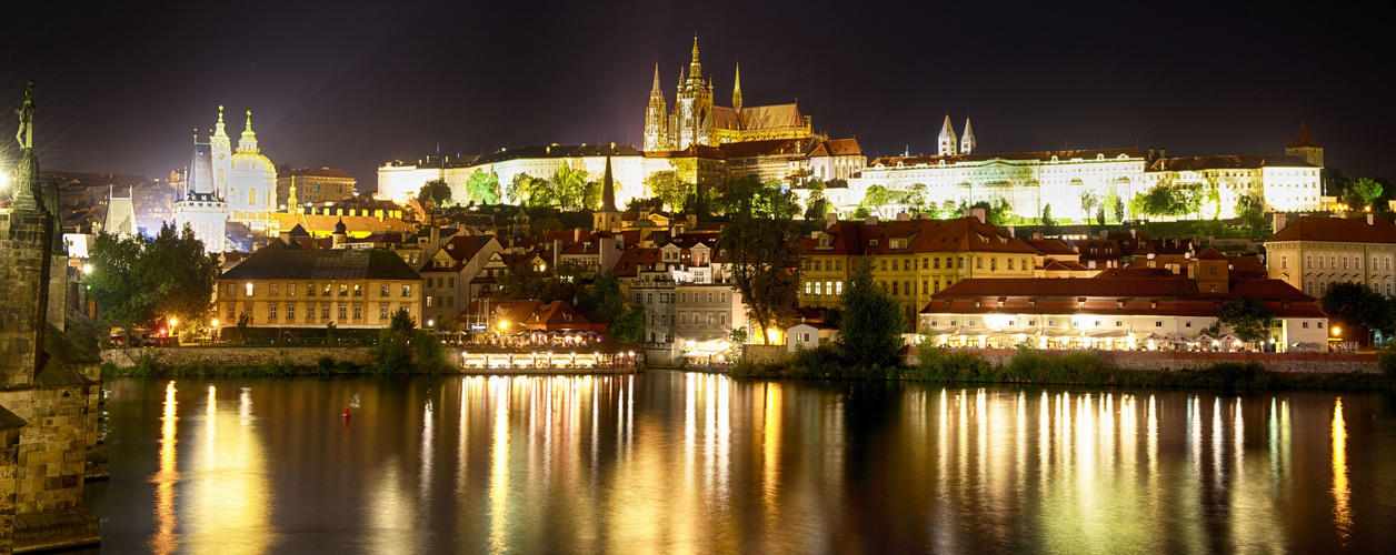 Prag bei Nacht