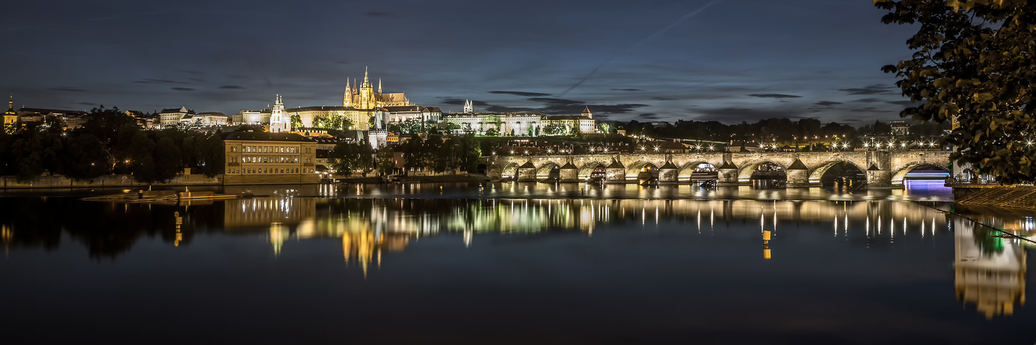 Prag bei Nacht