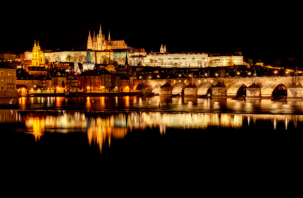 Prag bei Nacht