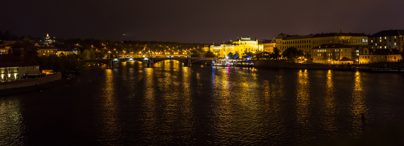 Prag bei Nacht