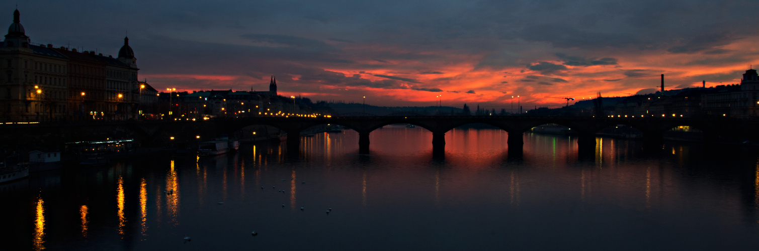 Prag bei Nacht