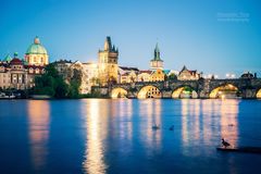 Prag bei Nacht / Karlsbrücke