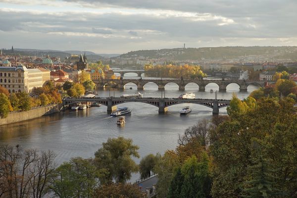 Prag ... Blick auf die Karlsbrücke