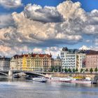 Prag - Blick über die Moldau zu den tanzenden Häusern