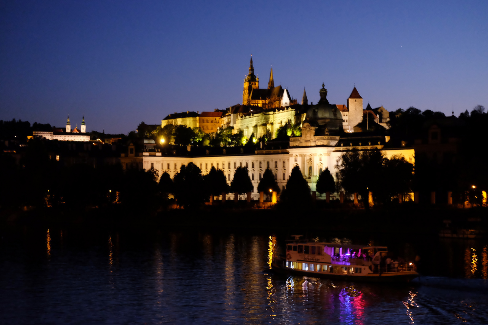 Prag by night