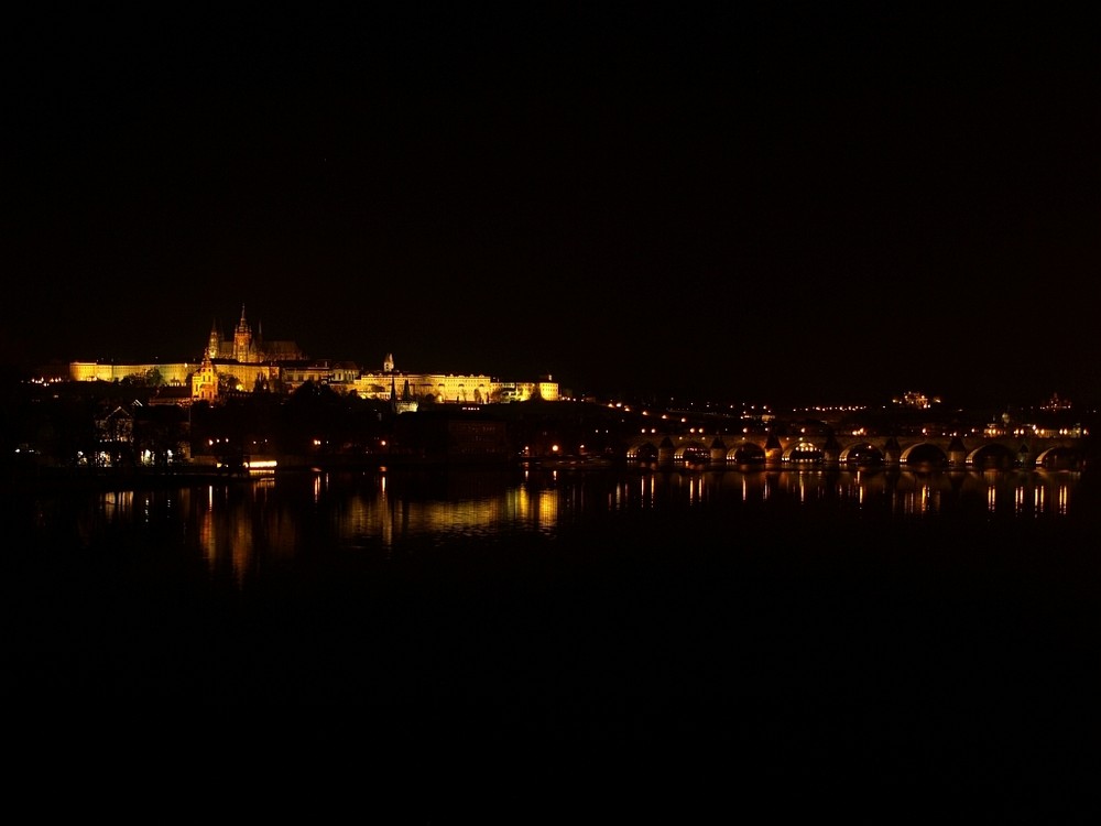 Prag by night