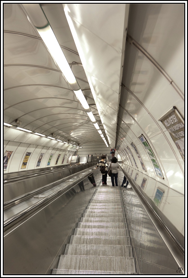 Prag, die Goldene Stadt 24, U-Bahn Rolltreppe