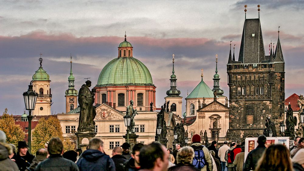 PRAG - High Life auf der KARLSBRÜCKE