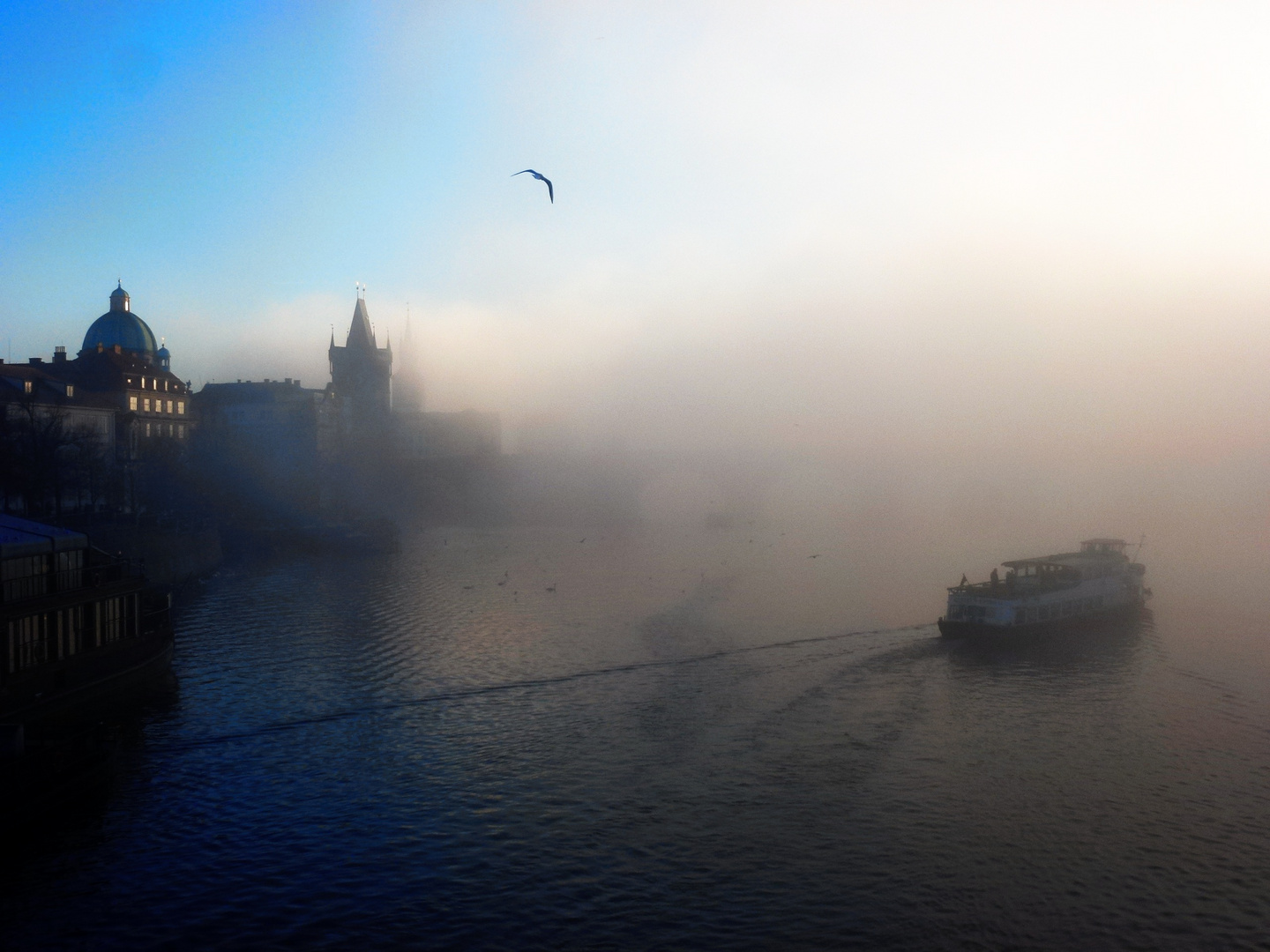 Prag im Nebel