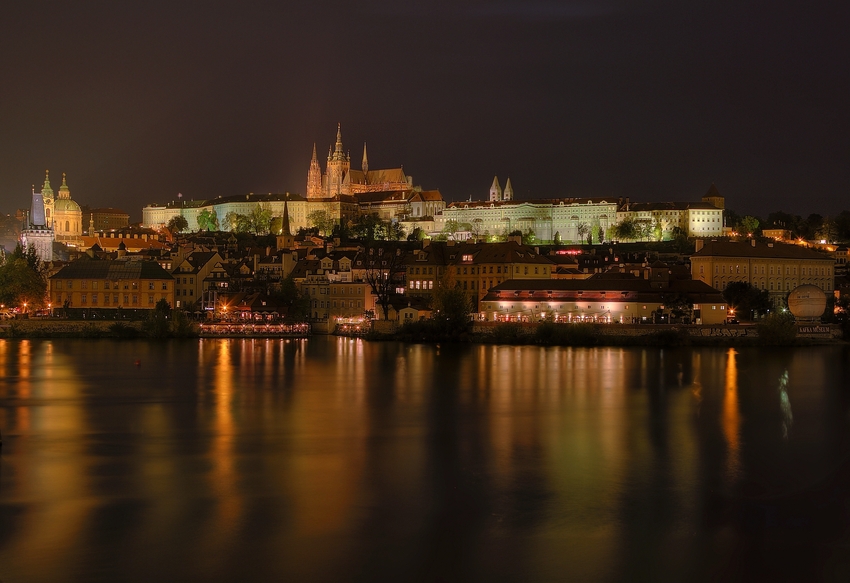 Prag in der Nacht