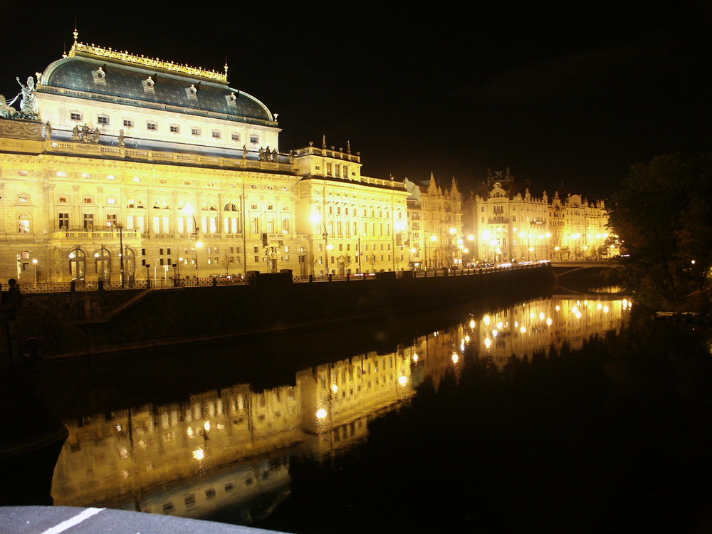 Prag in der Nacht - Moldau