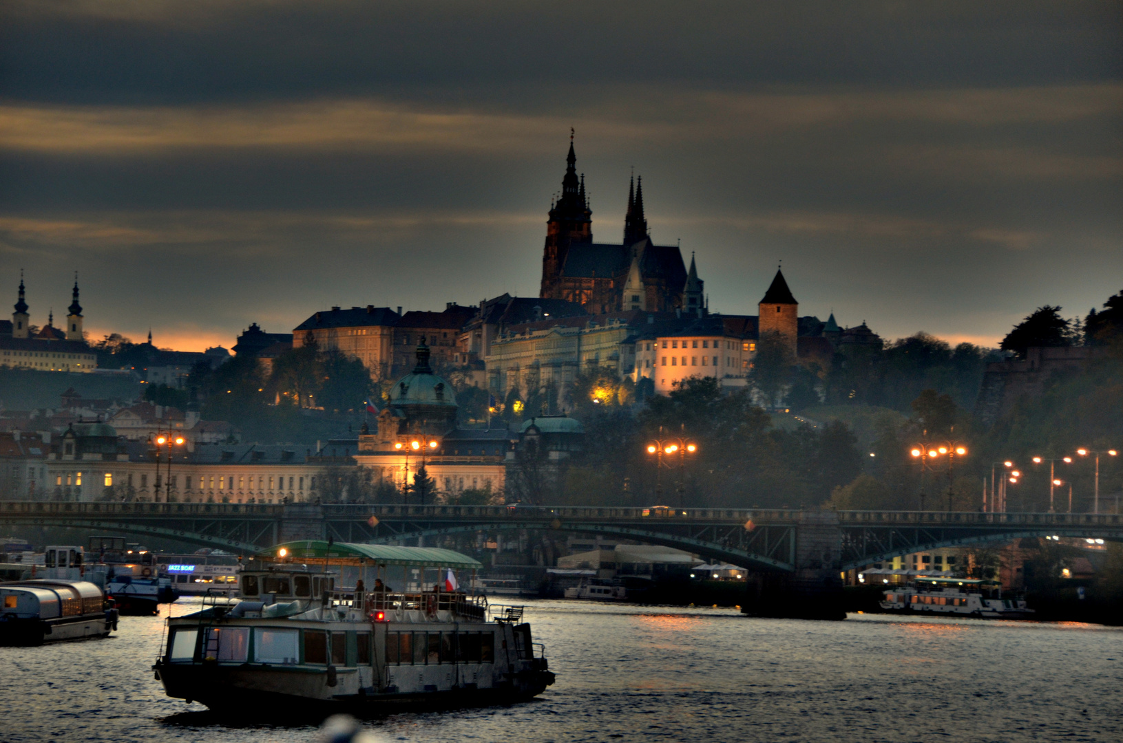 Prag in the Night