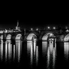 Prag Karlsbrücke bei Nacht