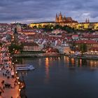 PRAG - Karlsbrücke über die Moldau und Burg