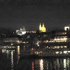 Prag: Karlsbrücke und Burg bei Nacht