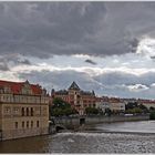 Prag mit den schönen Bauten und der Moldau.