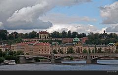 Prag mit seinen schönen Bogenbrücken.