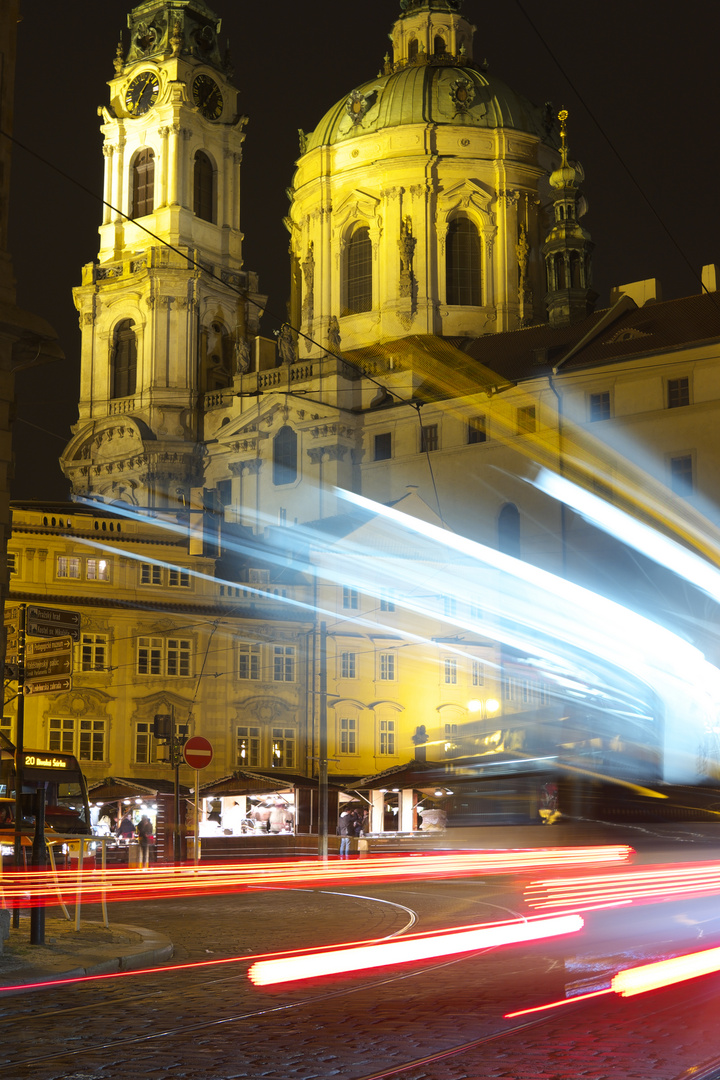 Prag mit Straßenbahn