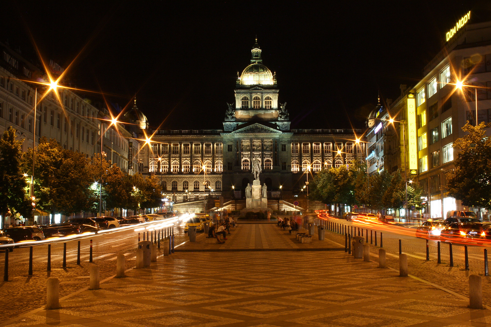 Prag - Nationalmuseum am Wenzelsplatz bei Nacht