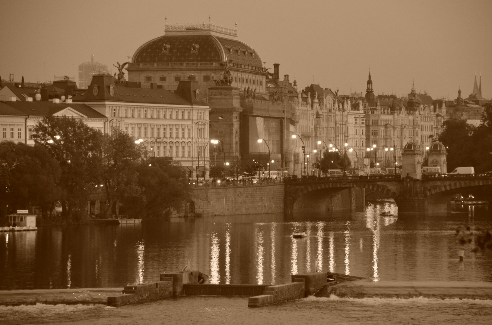 Prag - Nationaltheater (Národní divadlo) wie einst (Oktober 2014)