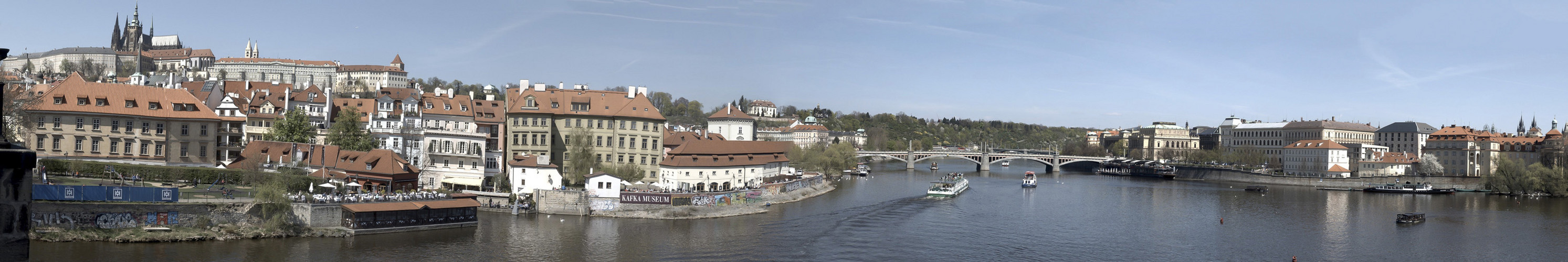 Prag - rechts und links der Moldau