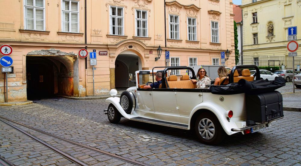 Prag   - Stadttour im Oldtimer -