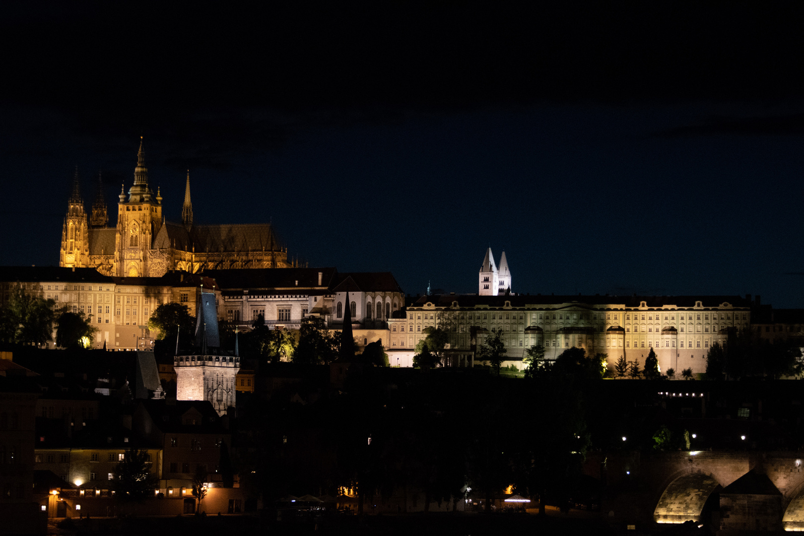 Prag und die Karlsbrücke bei Nacht