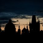Prag von der Karlsbrücke Richtung Sonnenaufgang