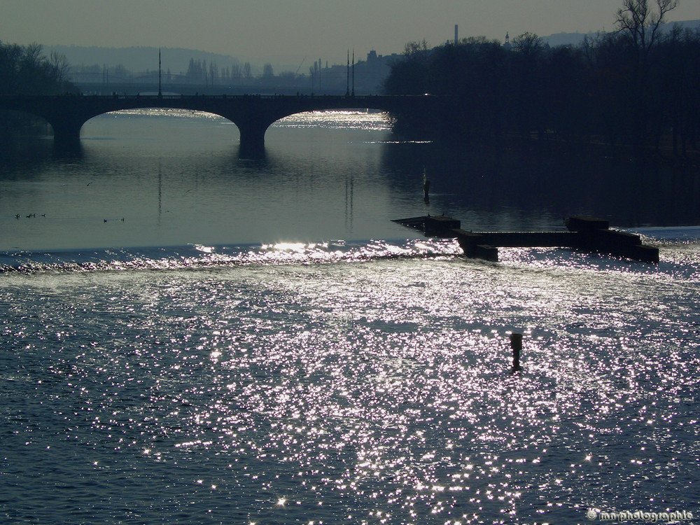 Prag - XVII / Blick von Karlsbrück auf die Moldau