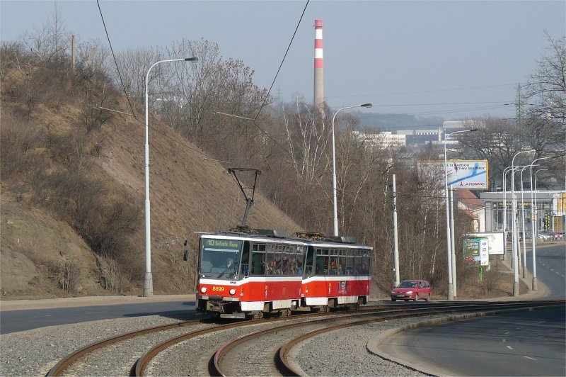 Prag: Zügig den Berg hinauf