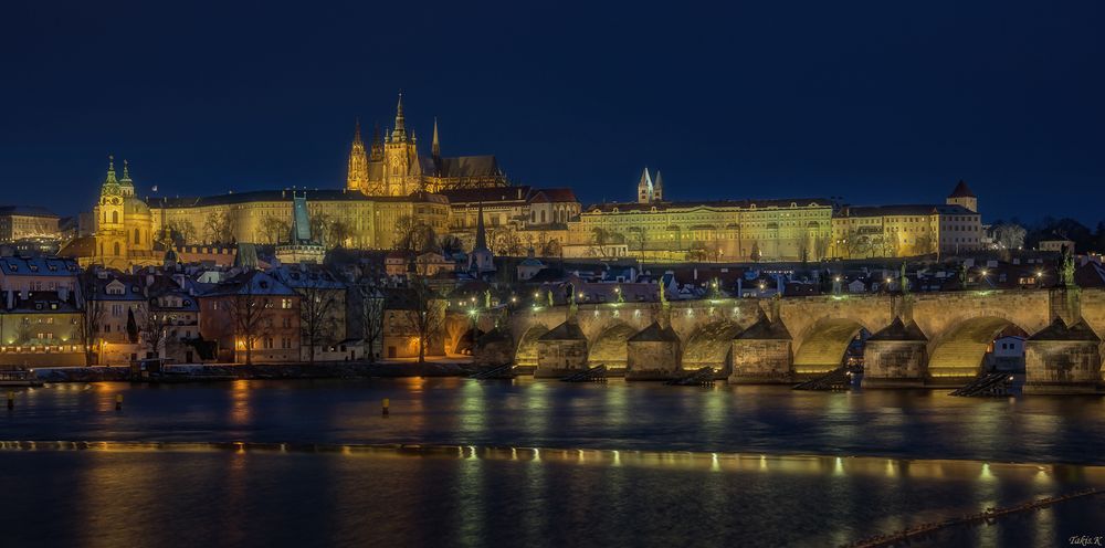 Prag zur blauen Stunde