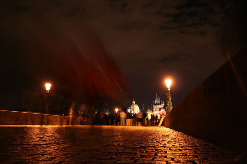 Praga,Karluv most,notturno