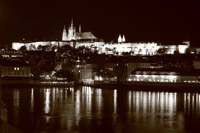 Praga,panorama notturno b&n