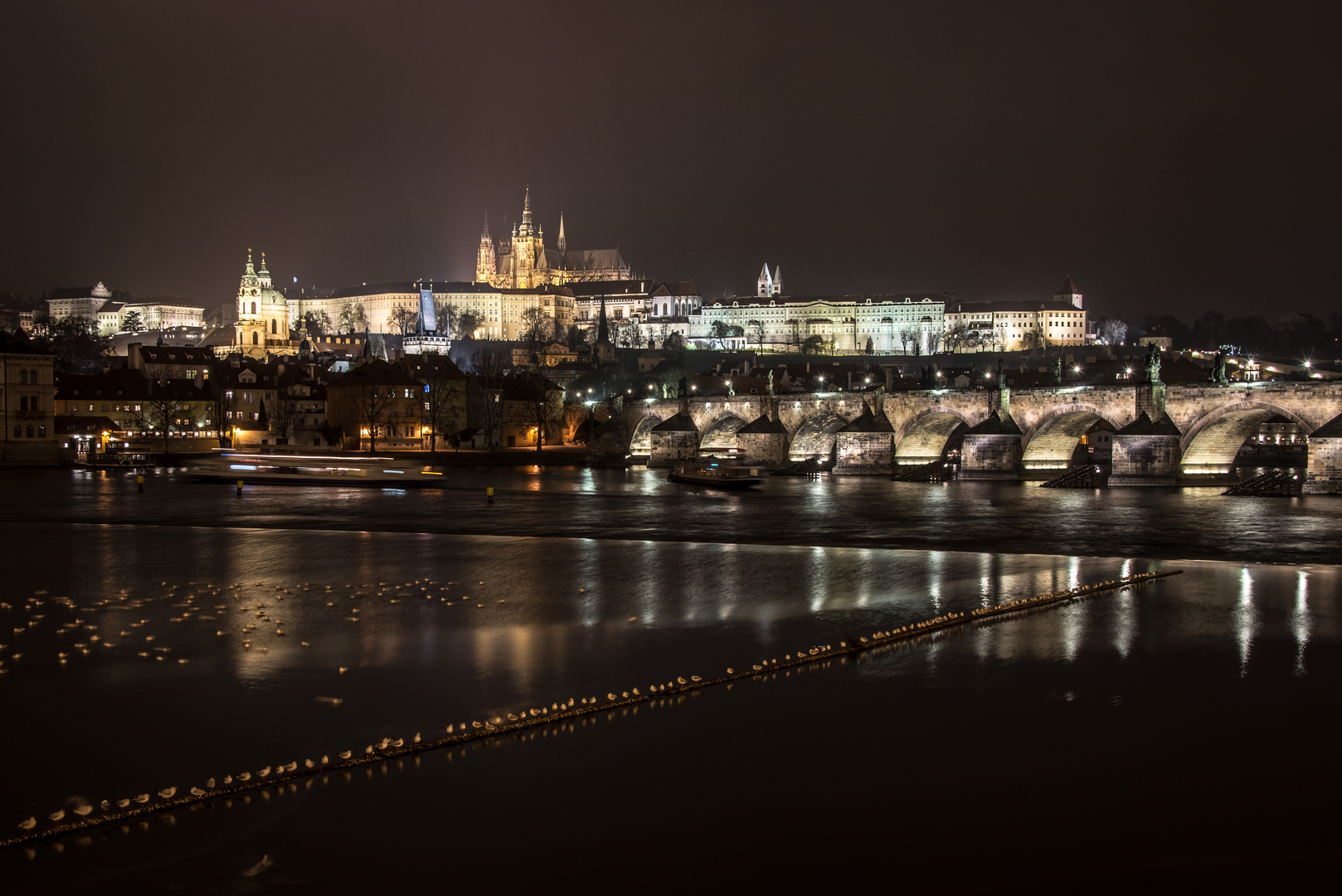 Prager Burg bei Nacht