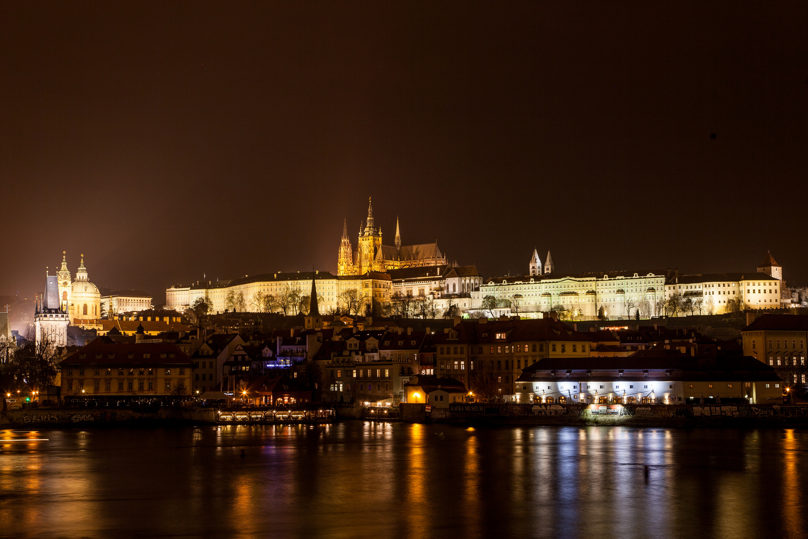 Prager Burg bei Nacht