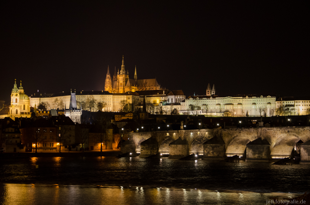 Prager Burg bei Nacht