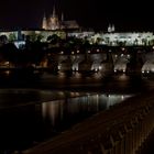 Prager Burg (Hradschin), Karlsbrücke und Moldau bei Nacht