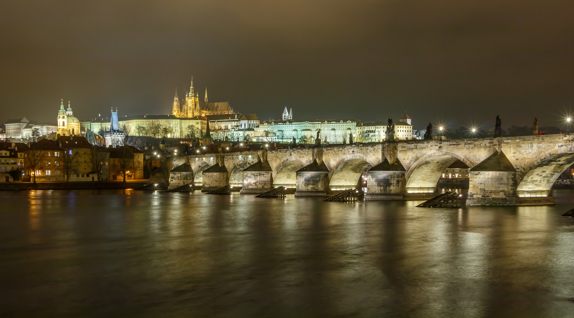 Prager Burg, Veitsdom mit Karlsbrücke...