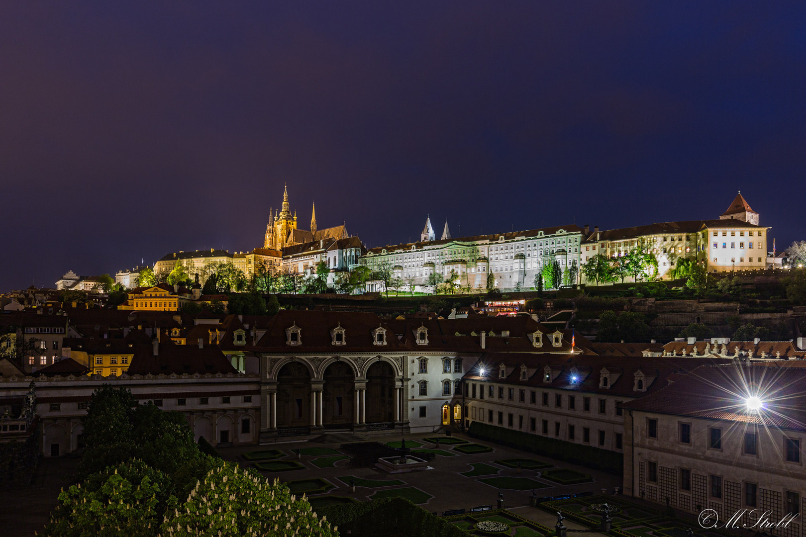 Prager Burg zur blauen Stunde