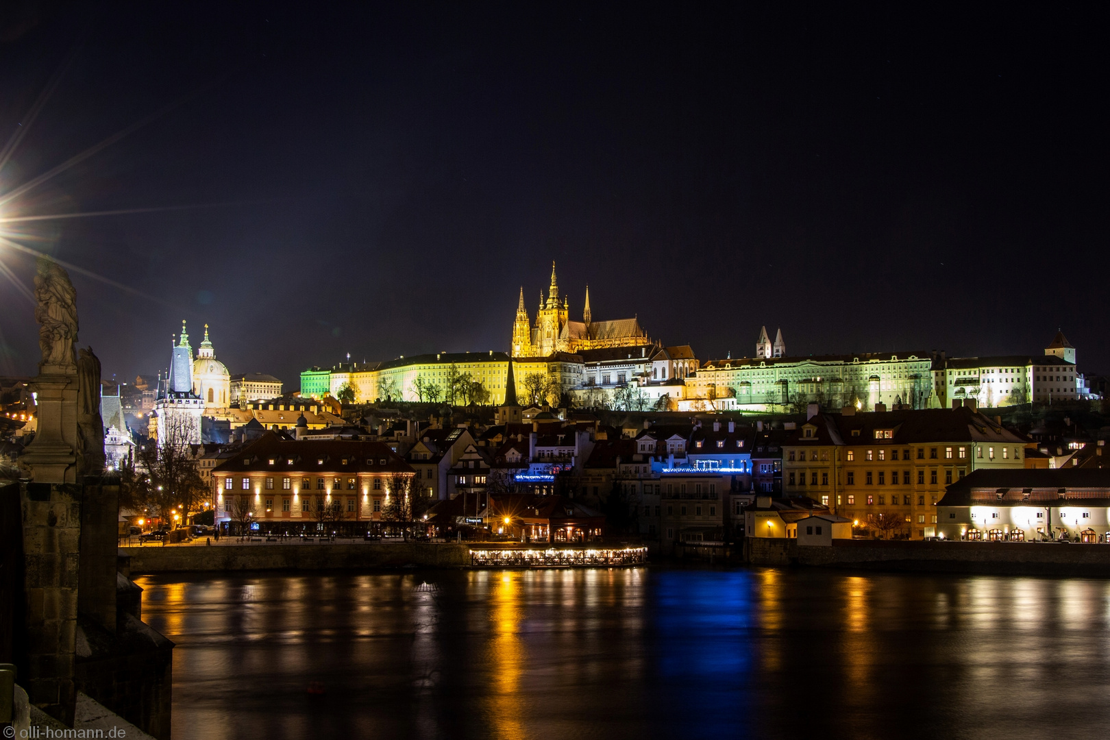 Prager Schloss bei Nacht.