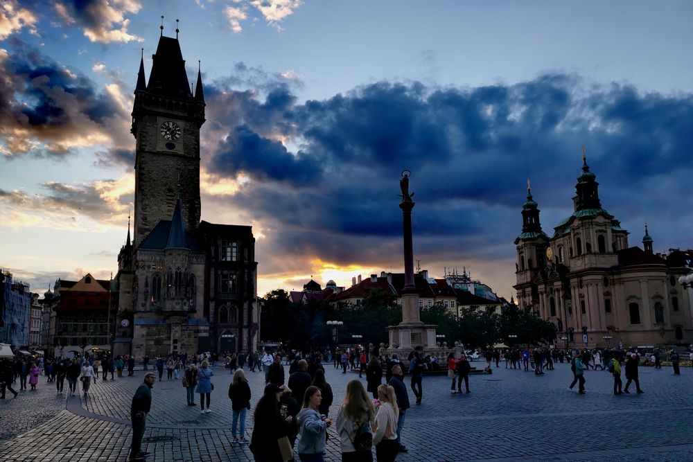 Prag_P Prag WOLKEN Platz P30-21-col