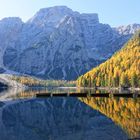 Pragser Wildsee in den ersten Sonnenstrahlen