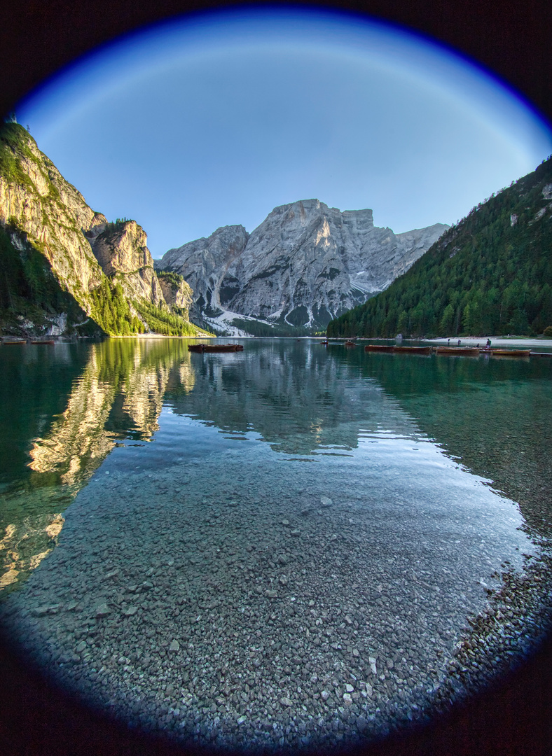 Pragser Wildsee ( Lago di Braies ) mit Vignette am Abend.