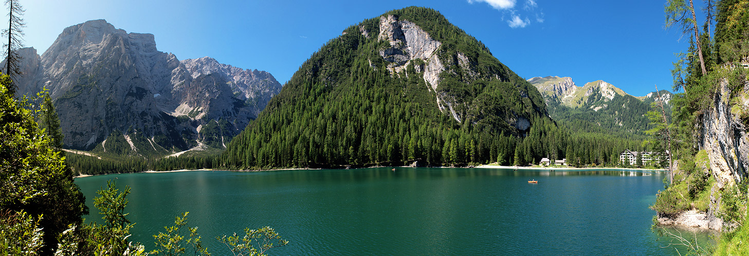 ... Pragser Wildsee - links der Seekofel (2810m) ...