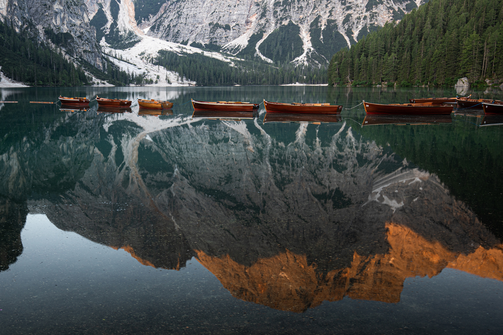 Pragser Wildsee mal ohne Hütte des Bootverleihs