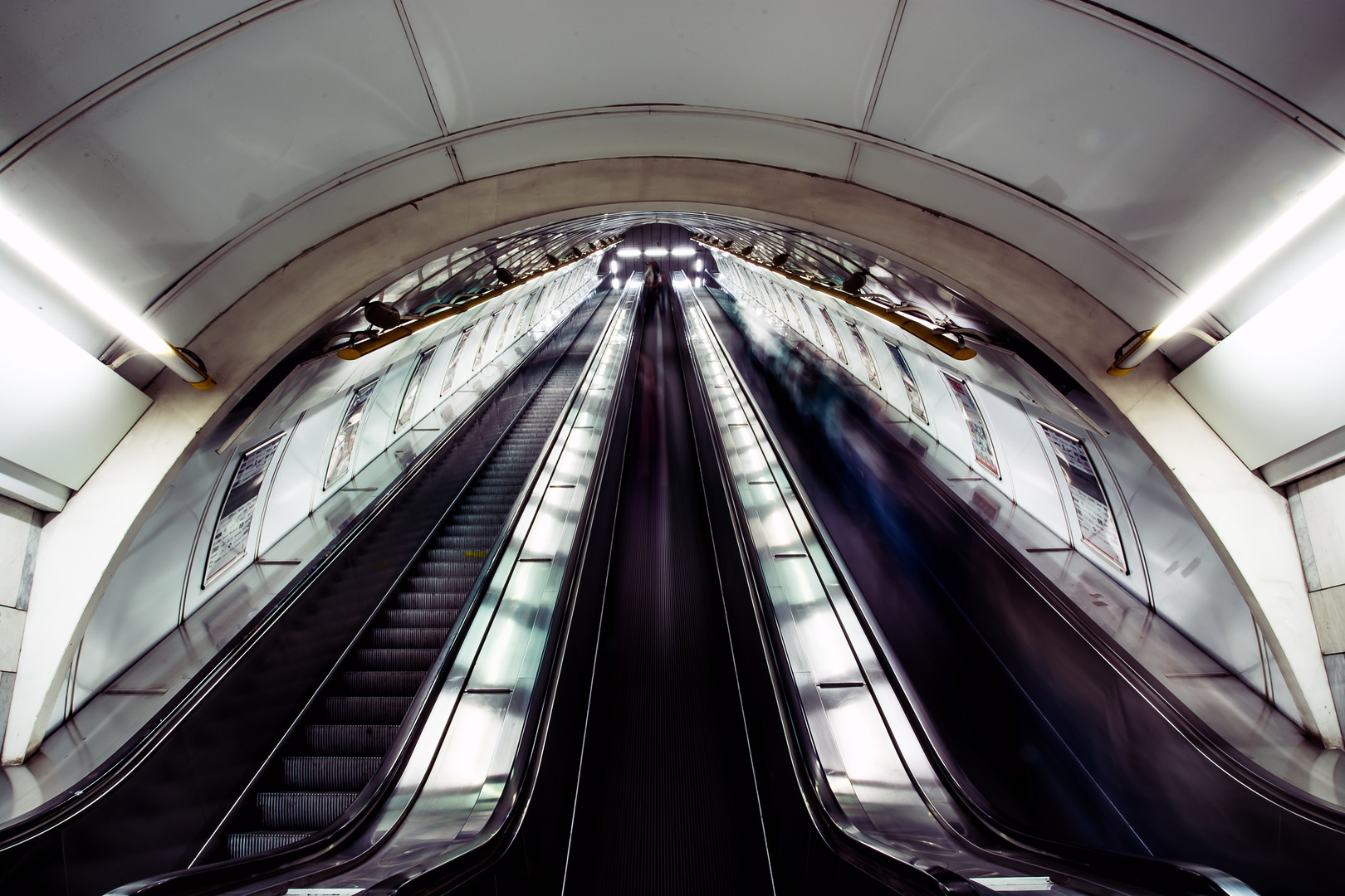 Prague Metro ,Rollteppen — in Prag.