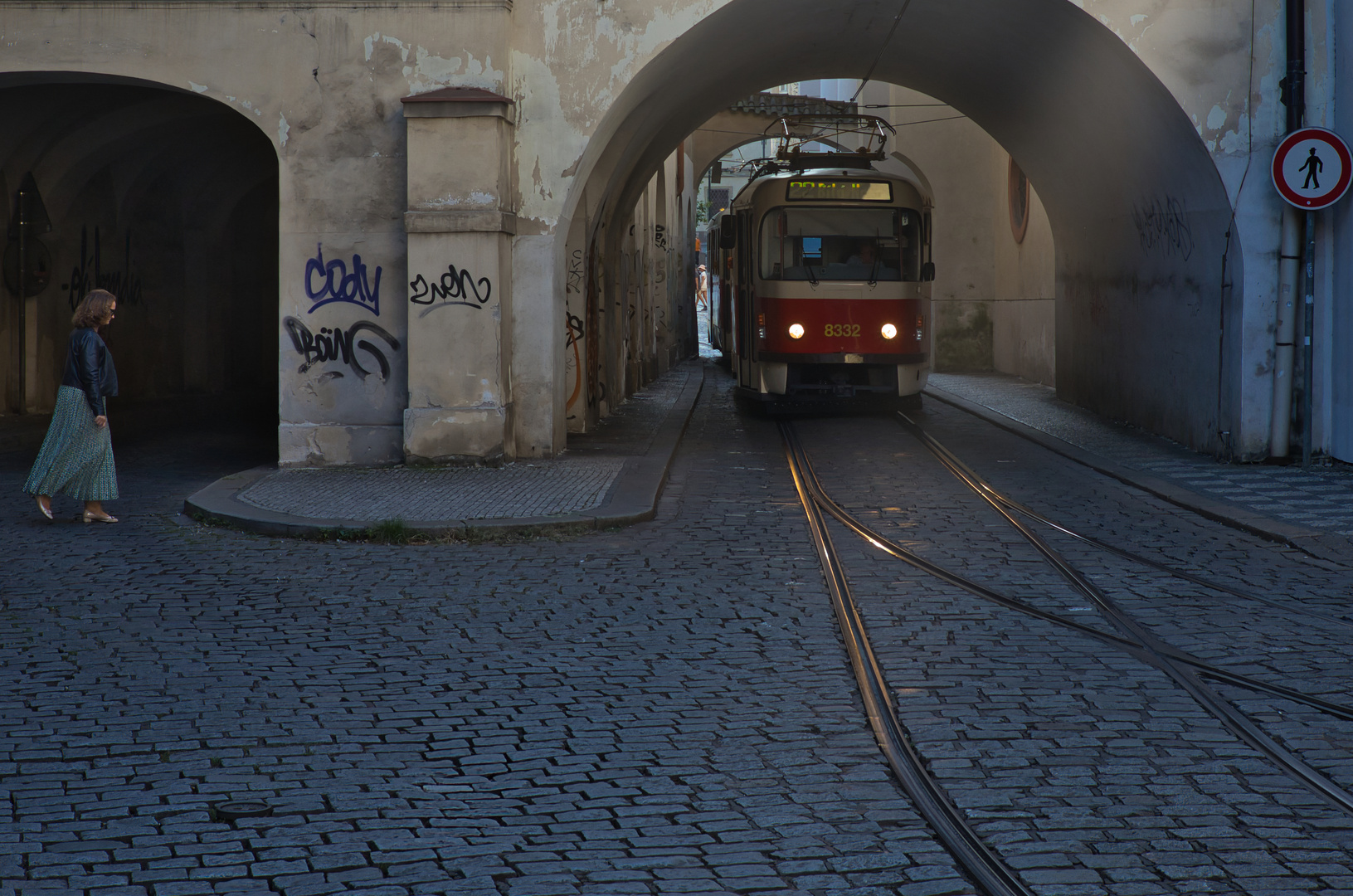 Prague_street_danger