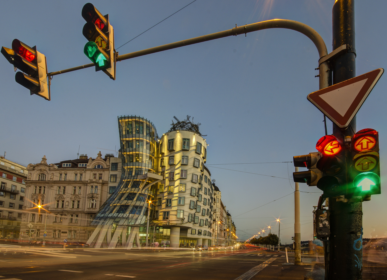 Praha - Staré Mesto - Jiráskovo Námesti - Tancící dum (Dancing House) - 05