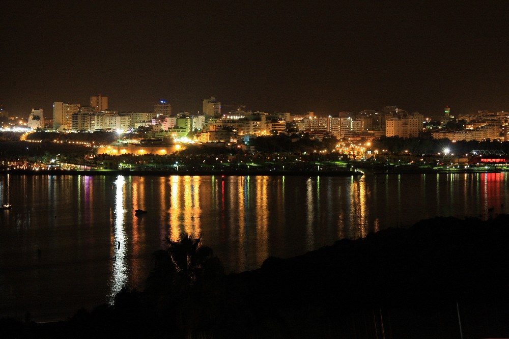 Praia da Rocha gesehen aus Ferragudo III